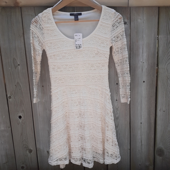 💥3/$25💥 NWT LACE DRESS-S - Picture 1 of 5